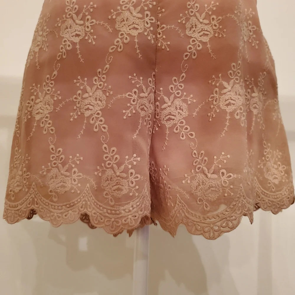 Cute tan romper - Picture 4 of 8